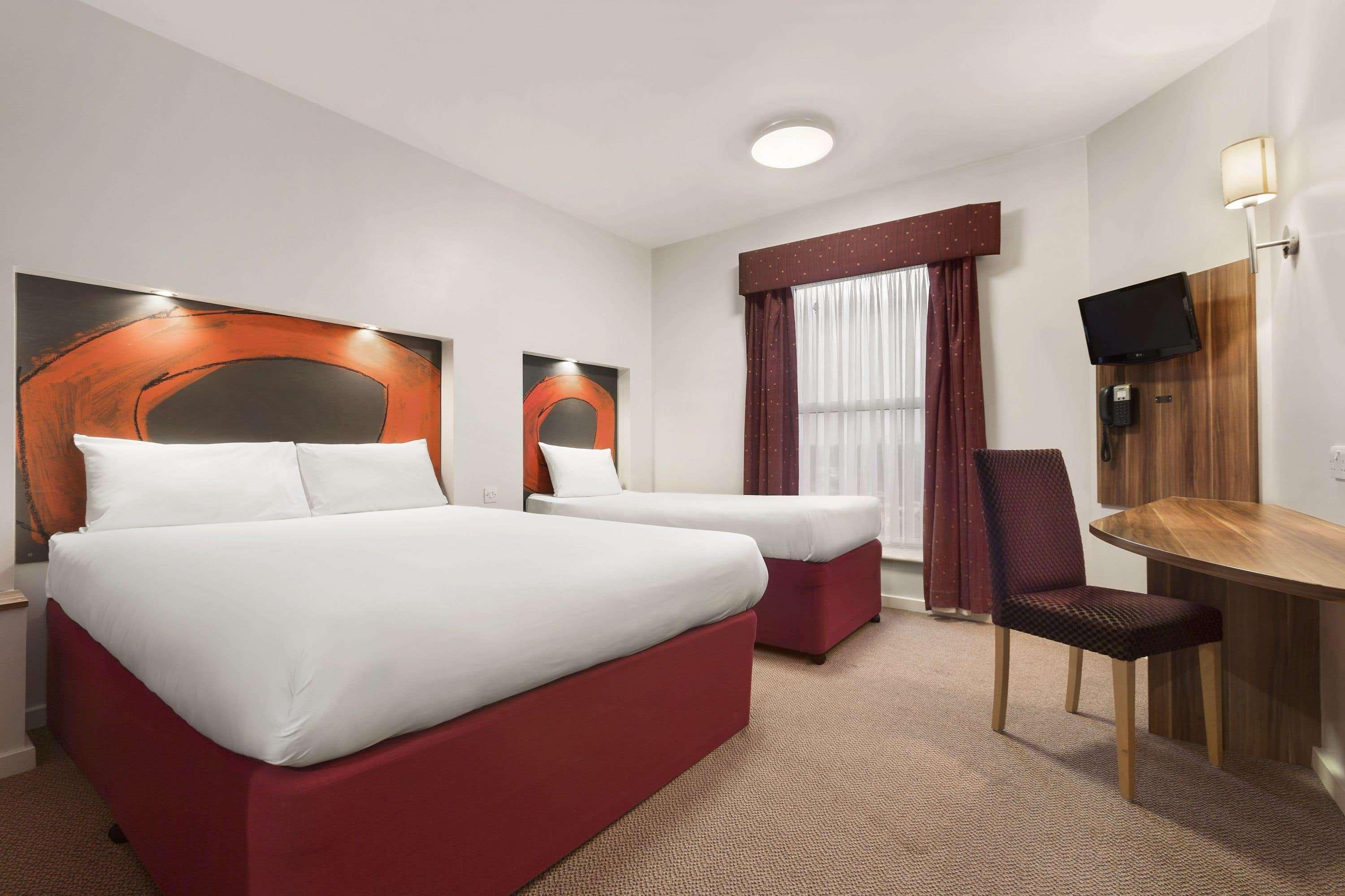 Ramada London Stansted Airport Otel Bishop's Stortford Dış mekan fotoğraf