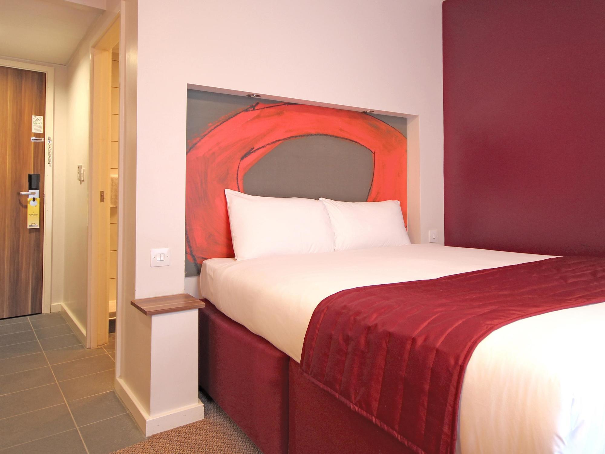 Ramada London Stansted Airport Otel Bishop's Stortford Dış mekan fotoğraf