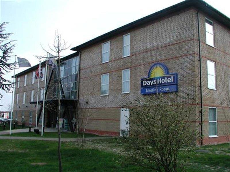 Ramada London Stansted Airport Otel Bishop's Stortford Dış mekan fotoğraf