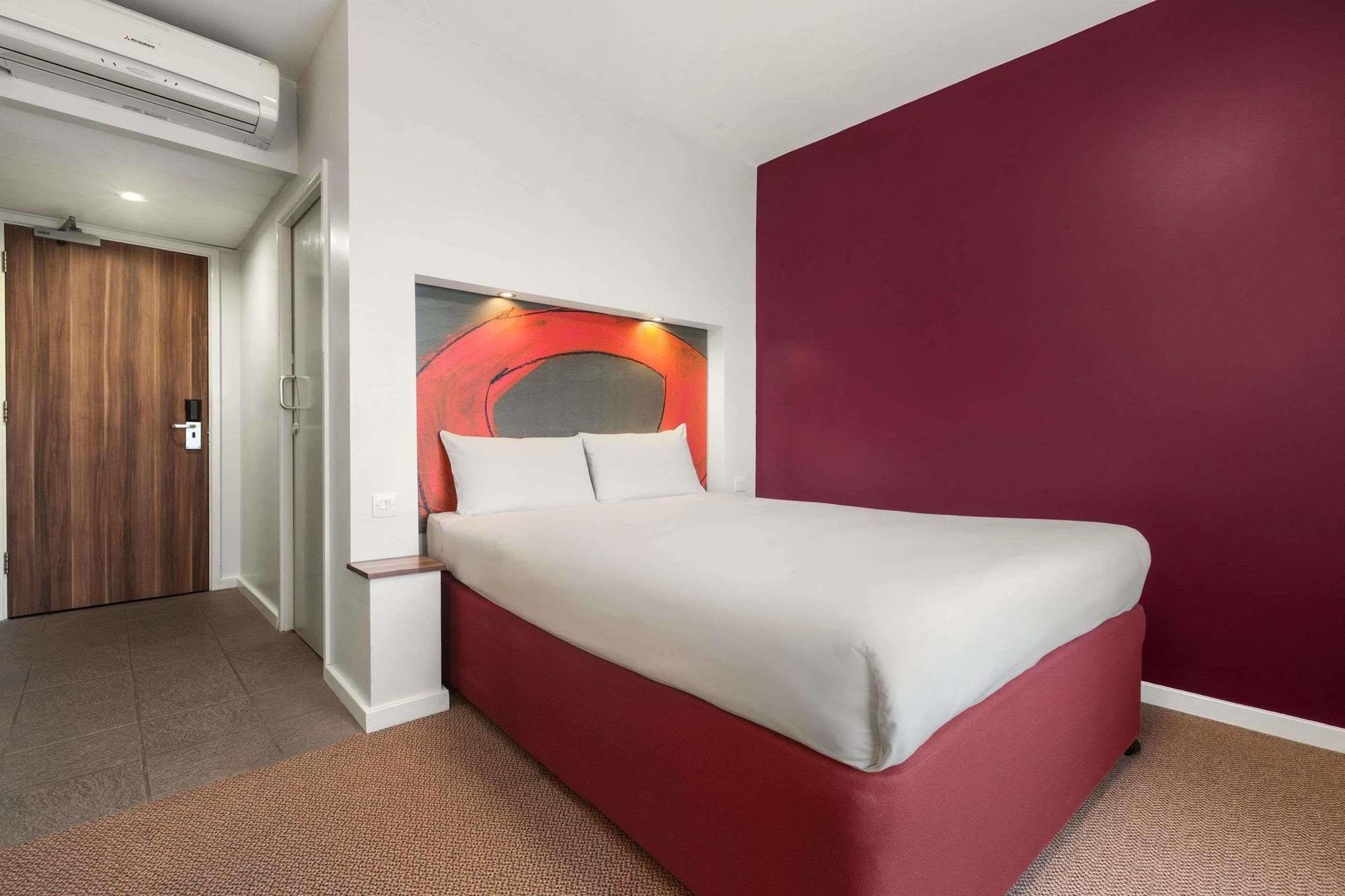 Ramada London Stansted Airport Otel Bishop's Stortford Dış mekan fotoğraf