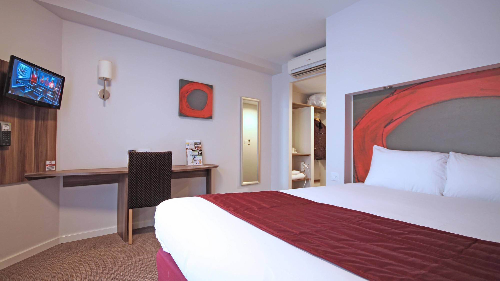 Ramada London Stansted Airport Otel Bishop's Stortford Dış mekan fotoğraf